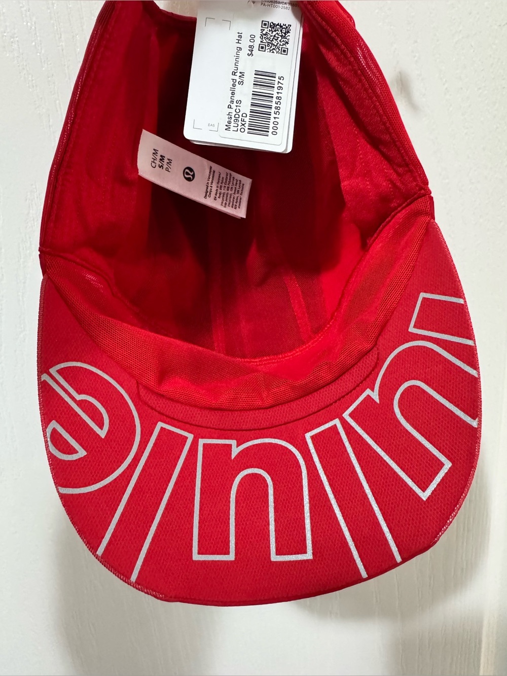 Lululemon Mesh Panelled Running Hat
DESIGNED FOR RUNNING